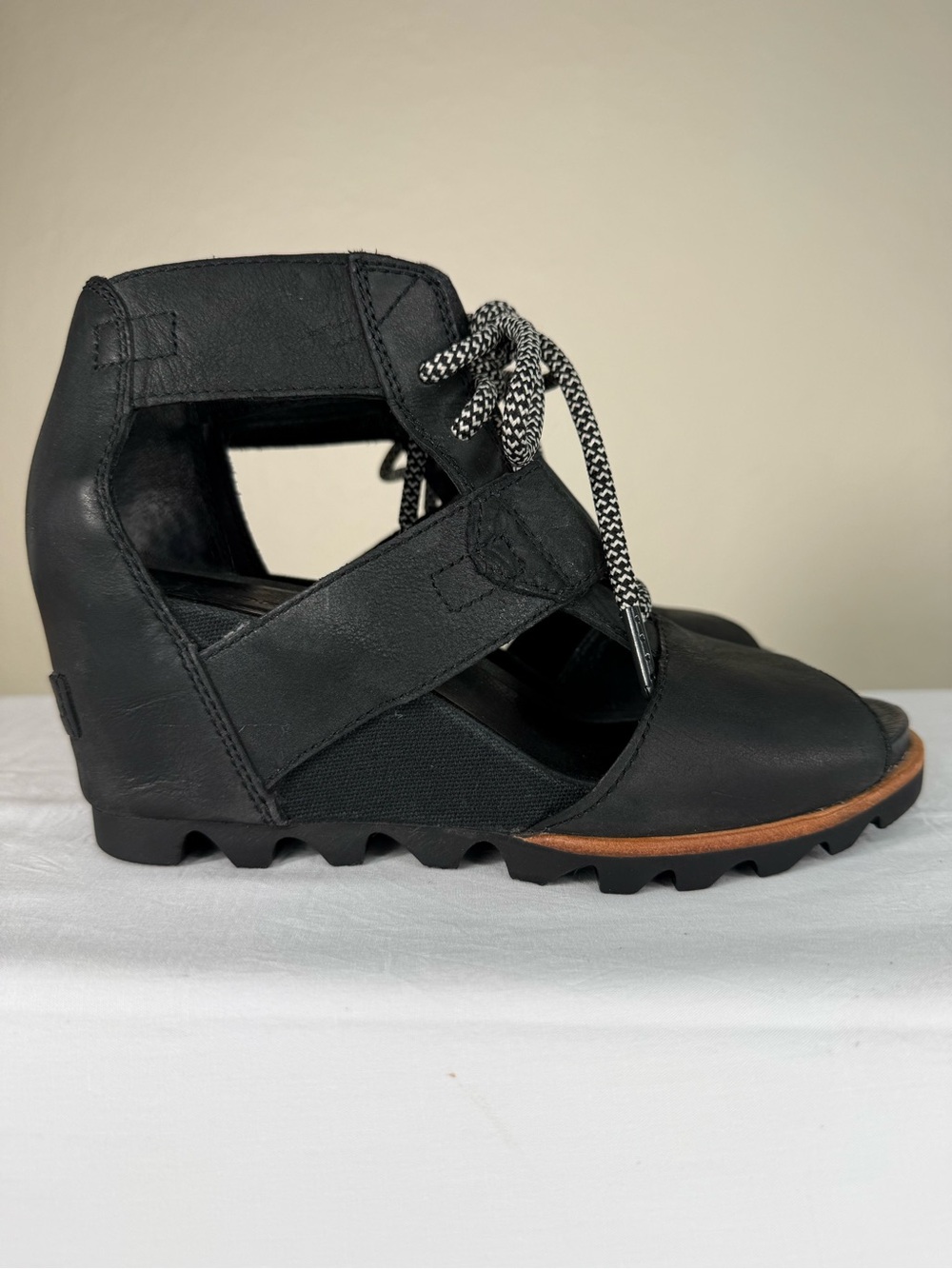 Sorel Joanie II Black Leather Lace Up Wedge Sandals Size 6 - Picture 3 of 15